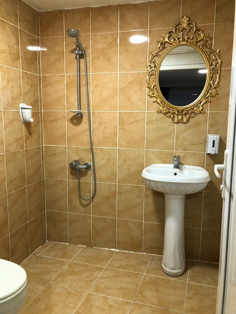 undefined Hotel Metropol 4