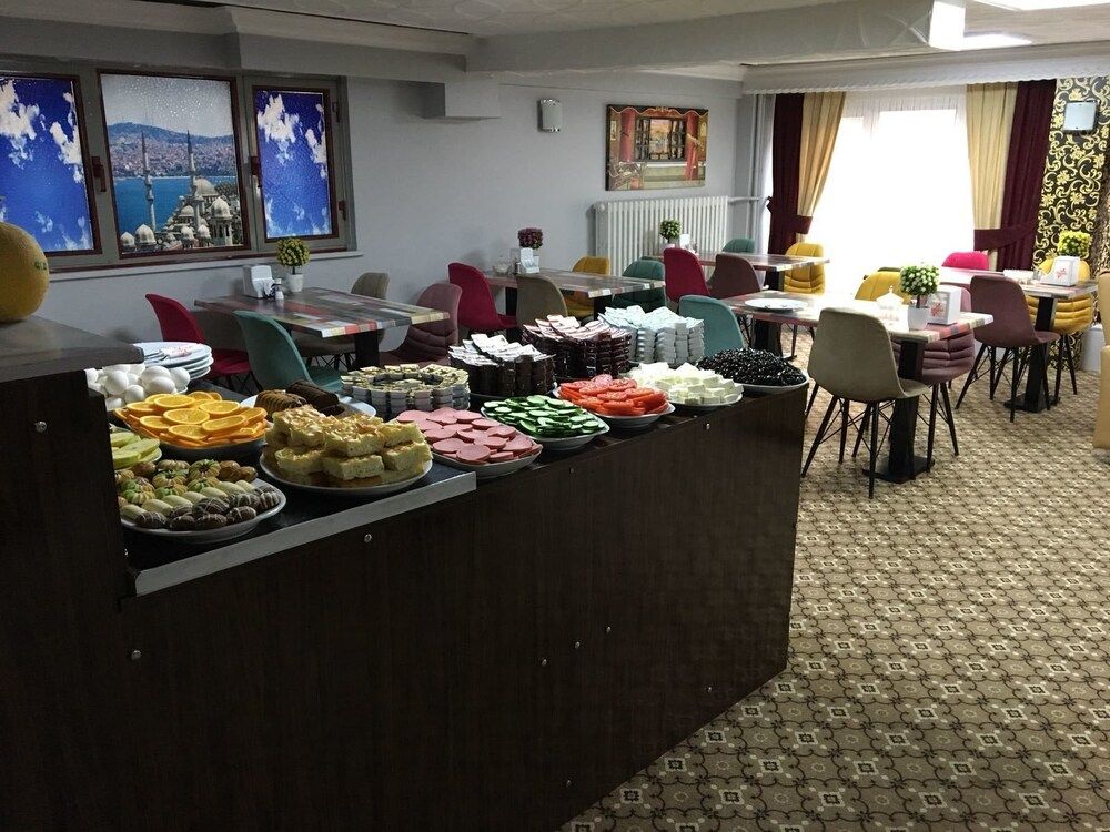 undefined Hotel Metropol 10