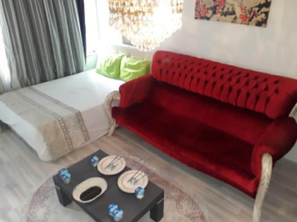 undefined Suite 79 2