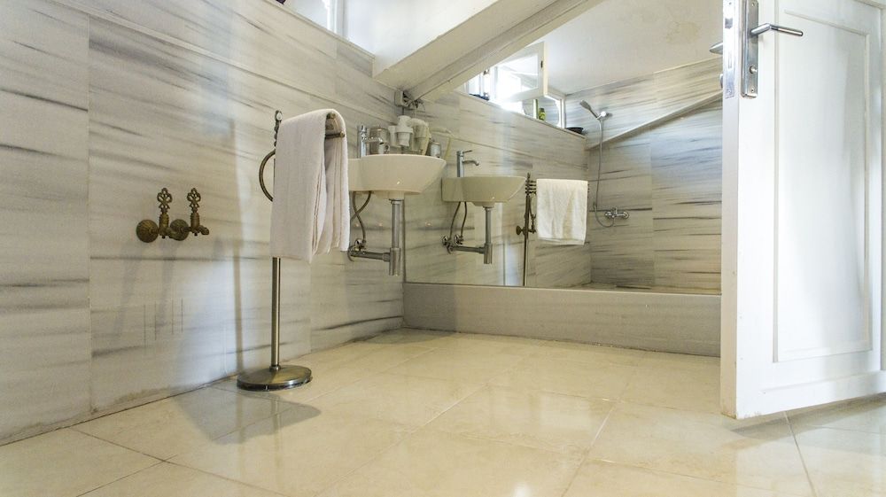 The Local Superior Double or Twin Room, Sea View 9