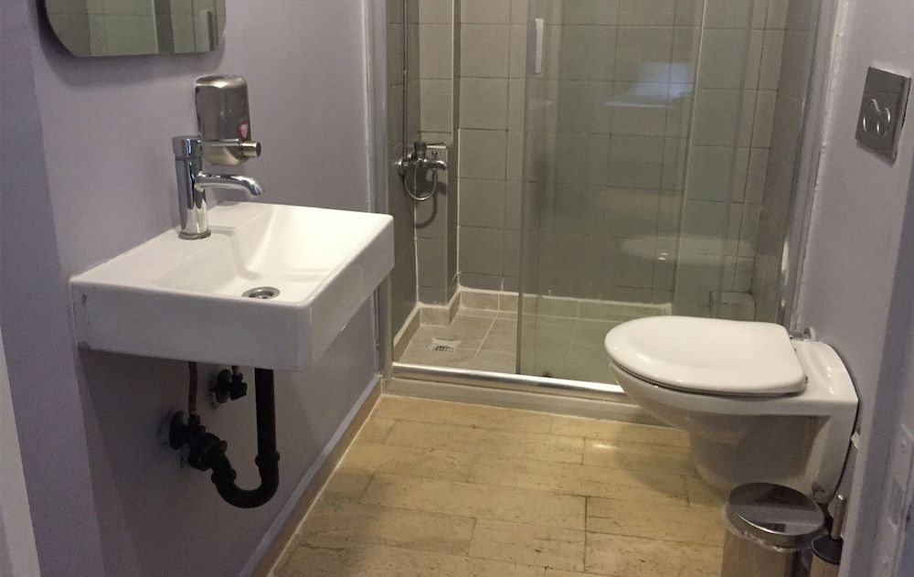 The Local Superior Quadruple Room 4