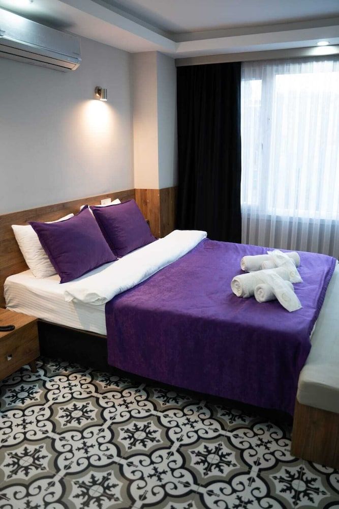 GreenPine Taksim Deluxe Double Room 11