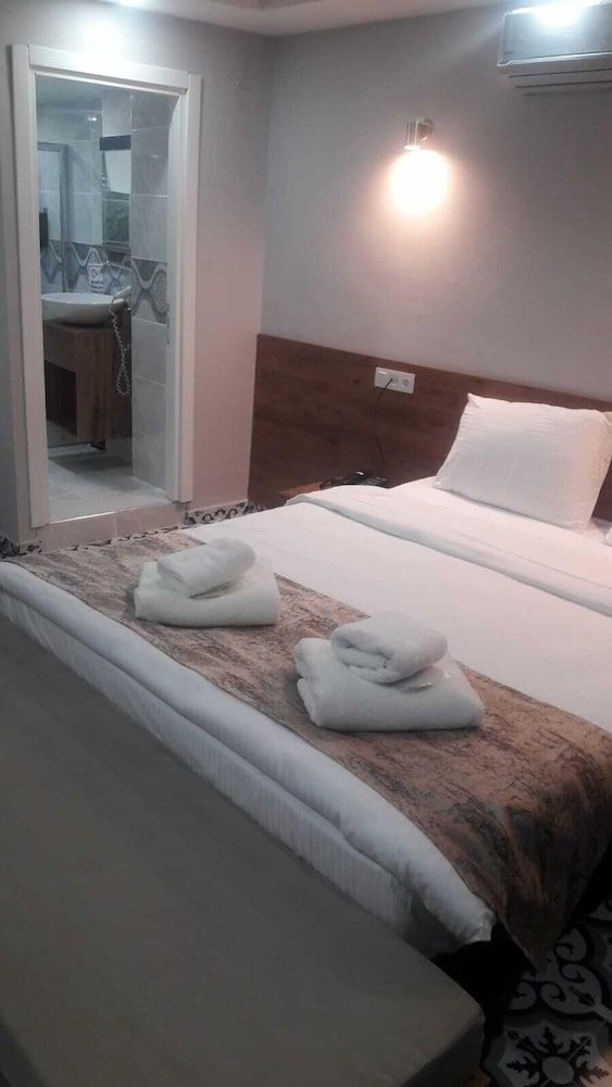 GreenPine Taksim Deluxe Double Room 6