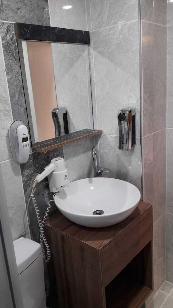 GreenPine Taksim Deluxe Double Room 13