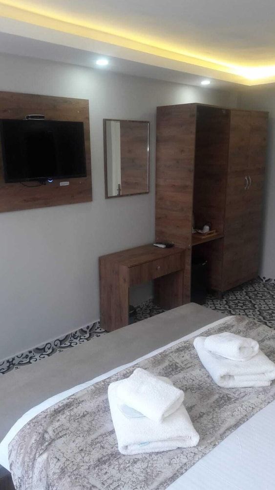 GreenPine Taksim Deluxe Double or Twin Room 4