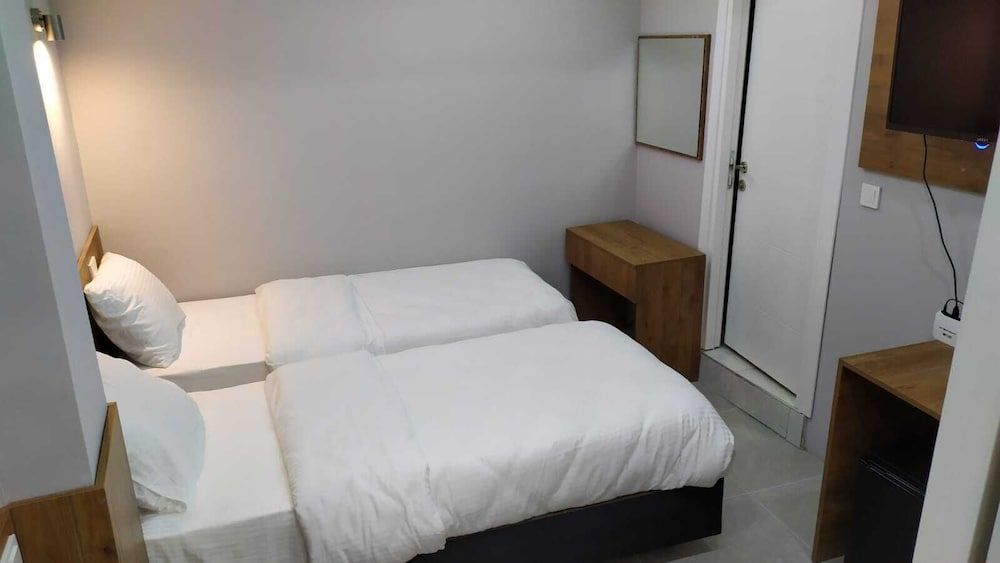GreenPine Taksim Economy Twin Room 3