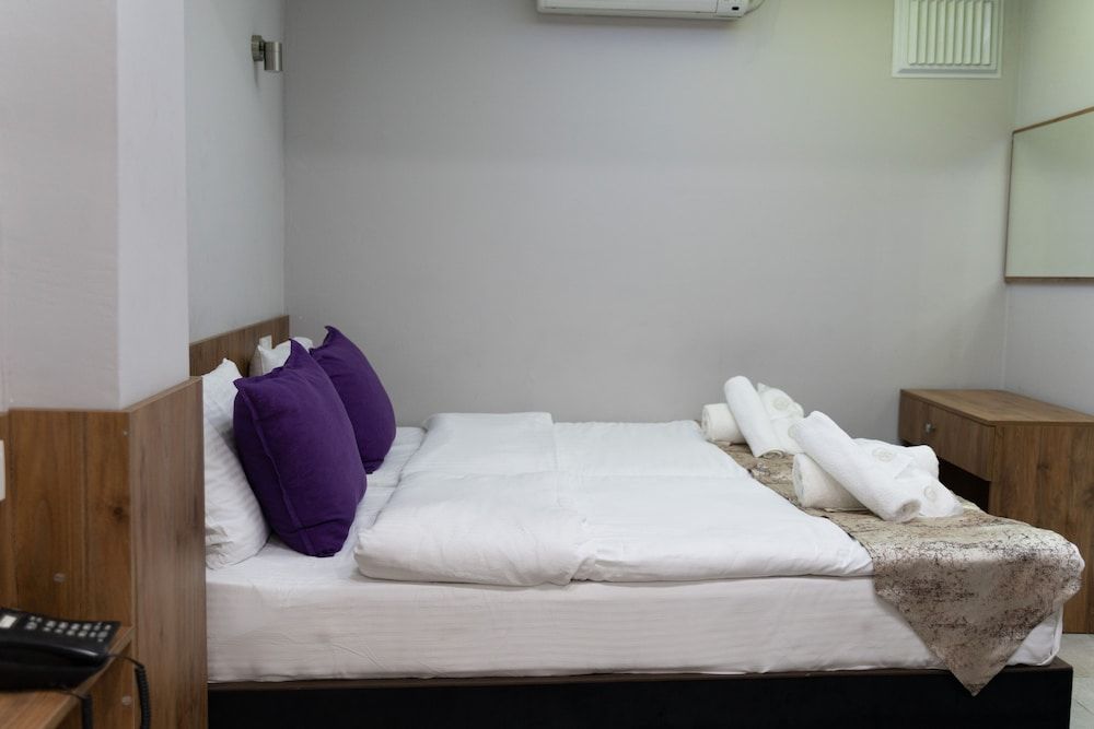 GreenPine Taksim Economy Twin Room 7