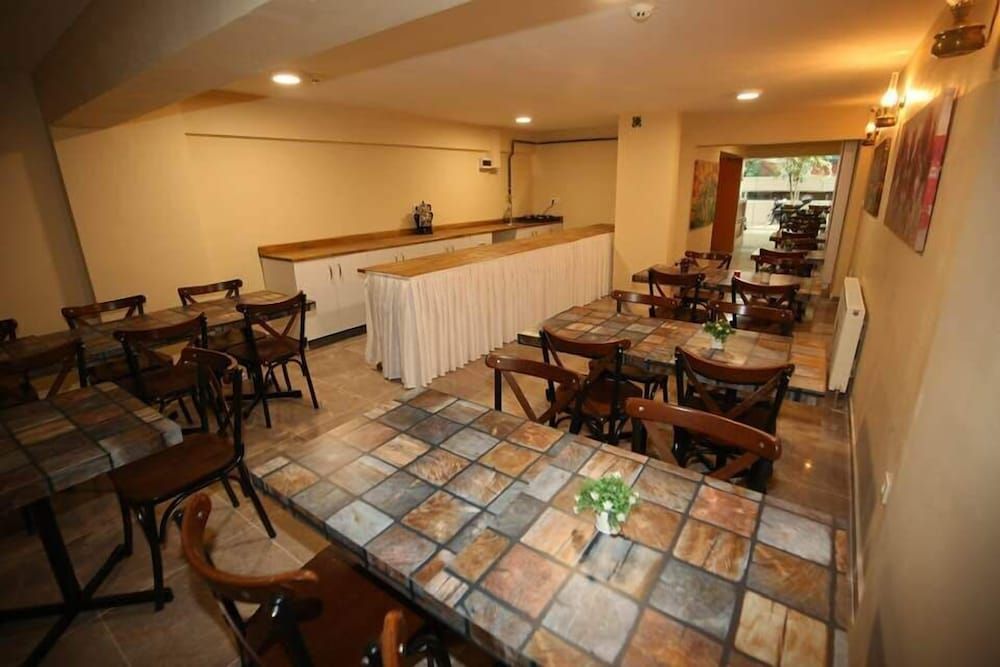 undefined Yues Hotel 8