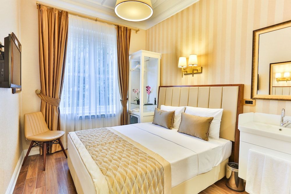 Economy Double Room, 1 Queen Bed, Non Smoking, Private Bathroom