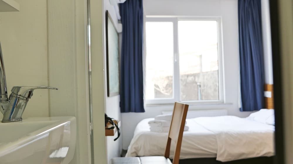 The Room Hostel Moda Standard Double or Twin Room (private bathroom) 3