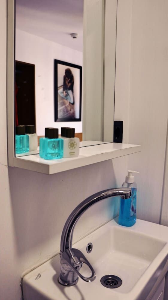 The Room Hostel Moda Superior Double or Twin Room, Non Smoking, Private Bathroom 6