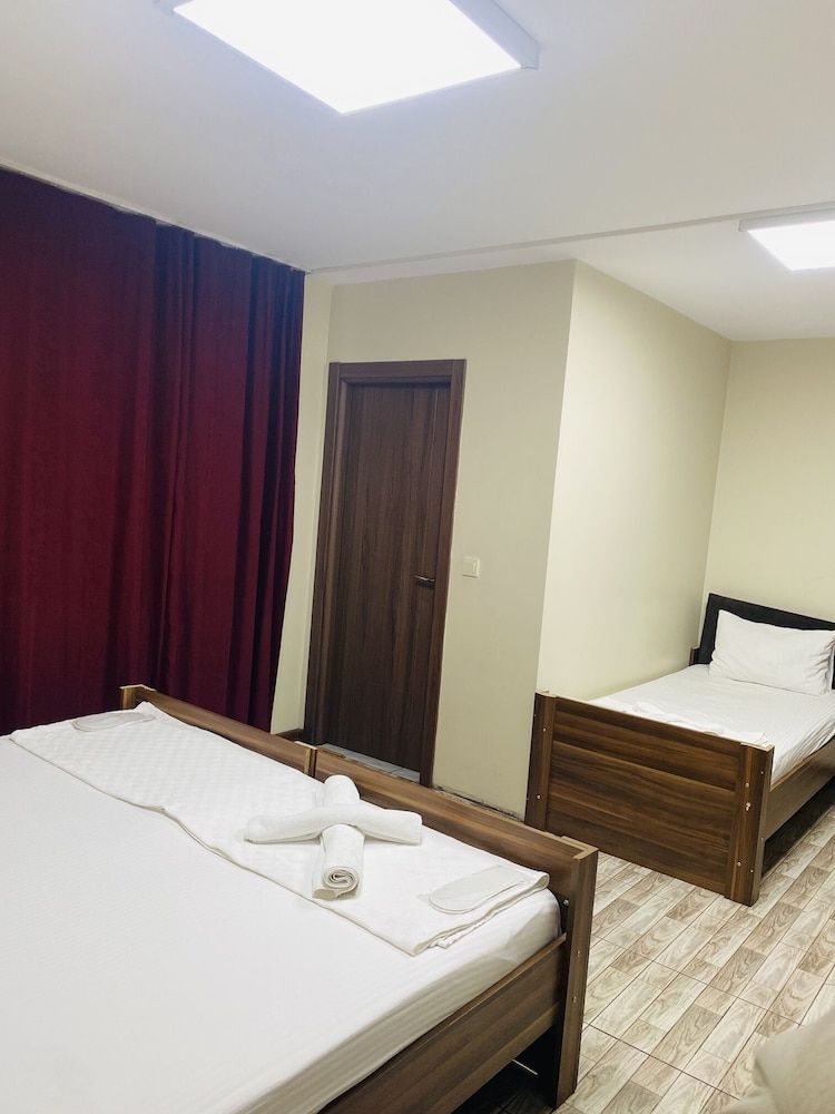 undefined Metatron Suit Hotel 4