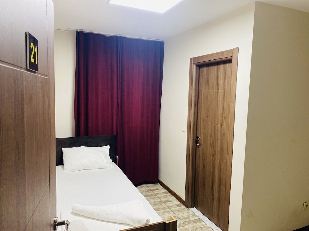 undefined Metatron Suit Hotel