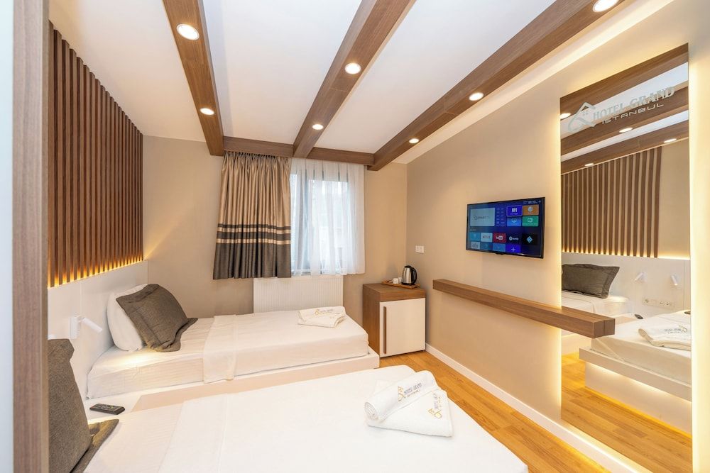 Hotel Grand Istanbul Deluxe Twin Room 6