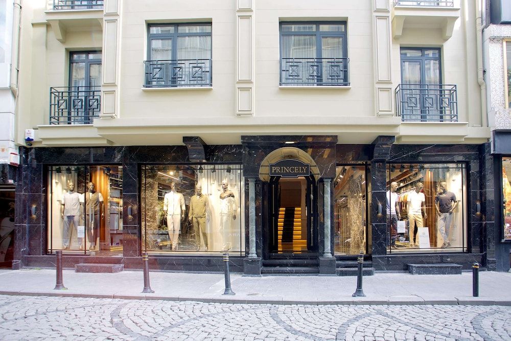 undefined Princely Suites 9