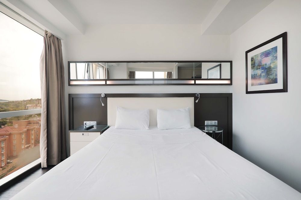 undefined The Four Winds Hotel 8