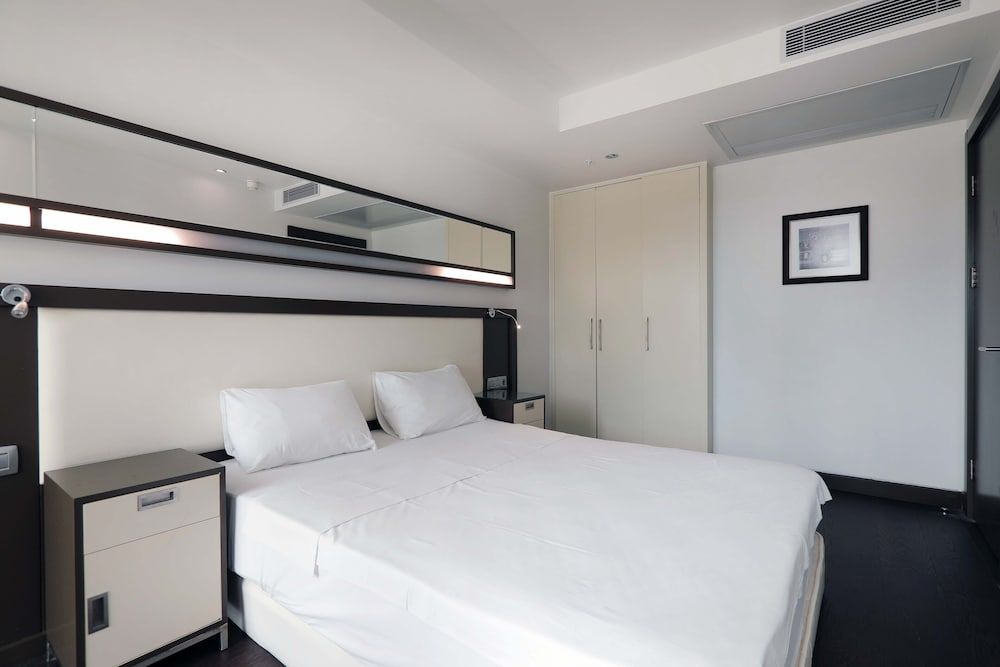 undefined The Four Winds Hotel 10