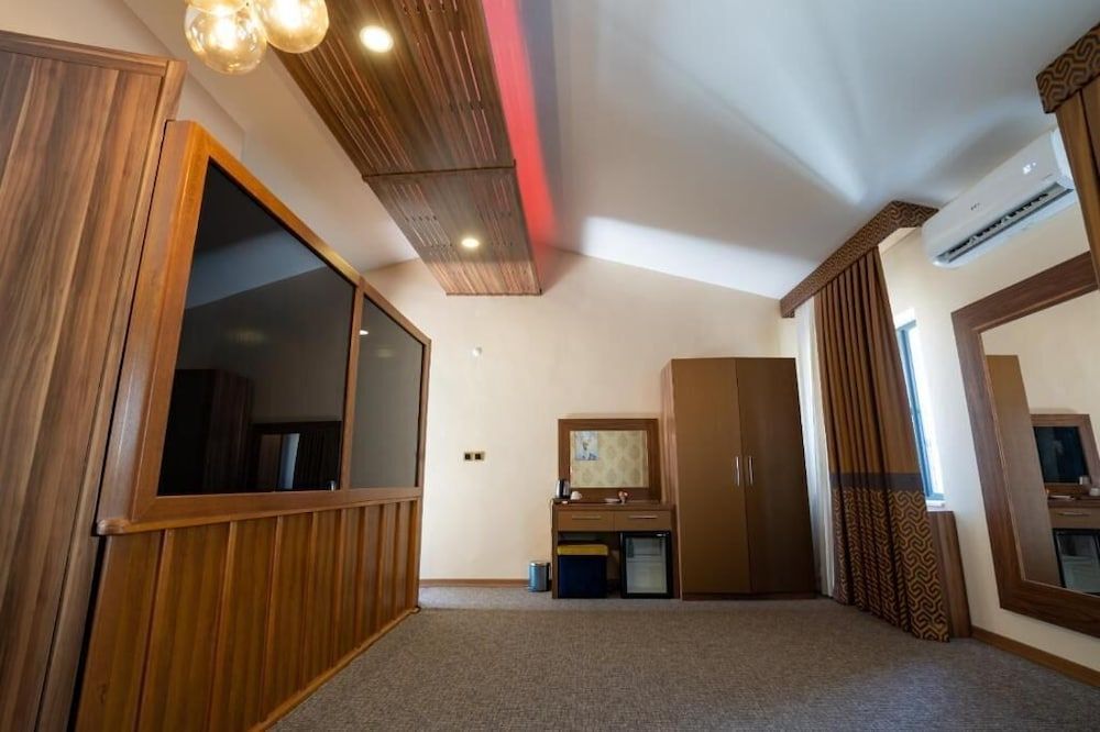 undefined Capello 10