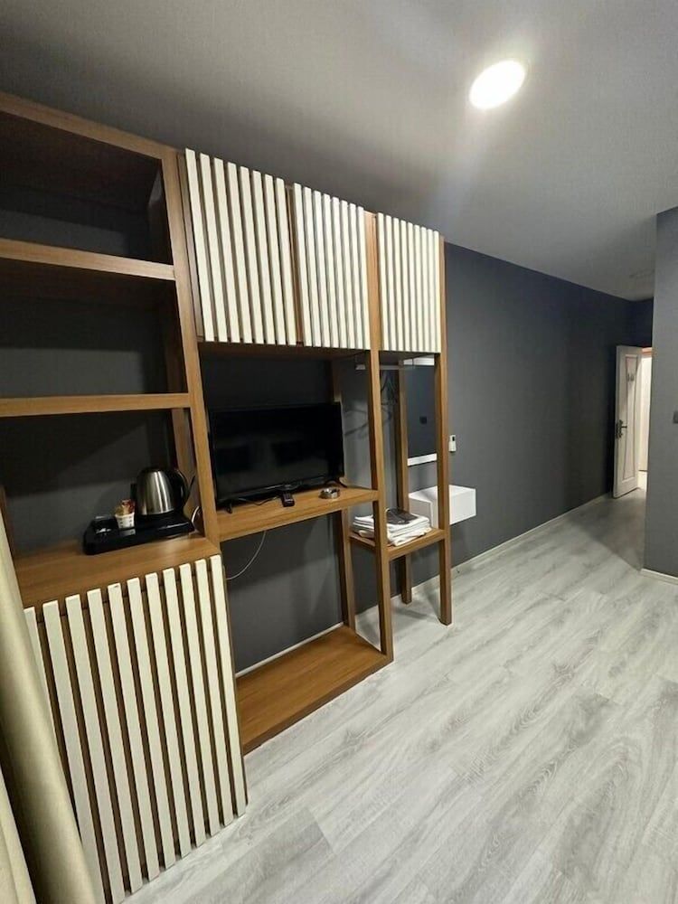 undefined In House Suite 4