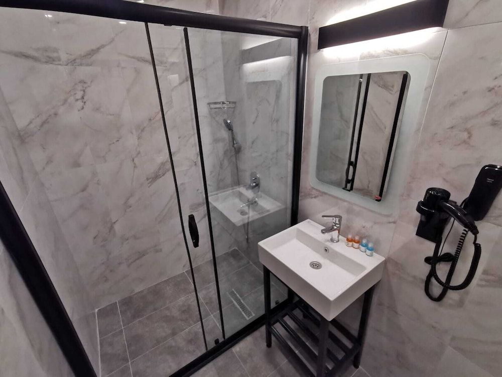 LUXX GARDEN HOTEL Economy Double Room 5