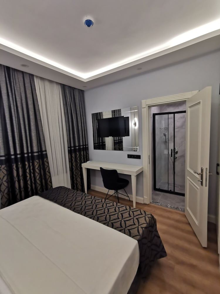 LUXX GARDEN HOTEL Standard Double or Twin Room 3