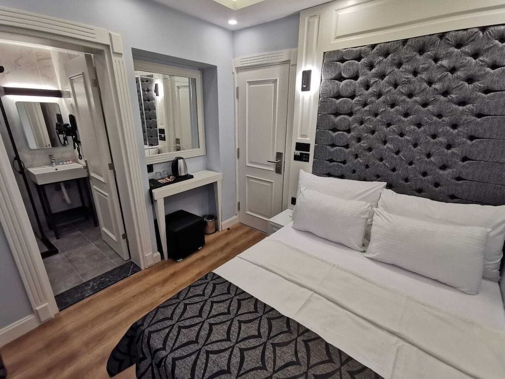 LUXX GARDEN HOTEL Economy Double Room 2