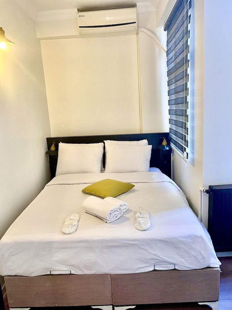 undefined Mates Istiklal 9