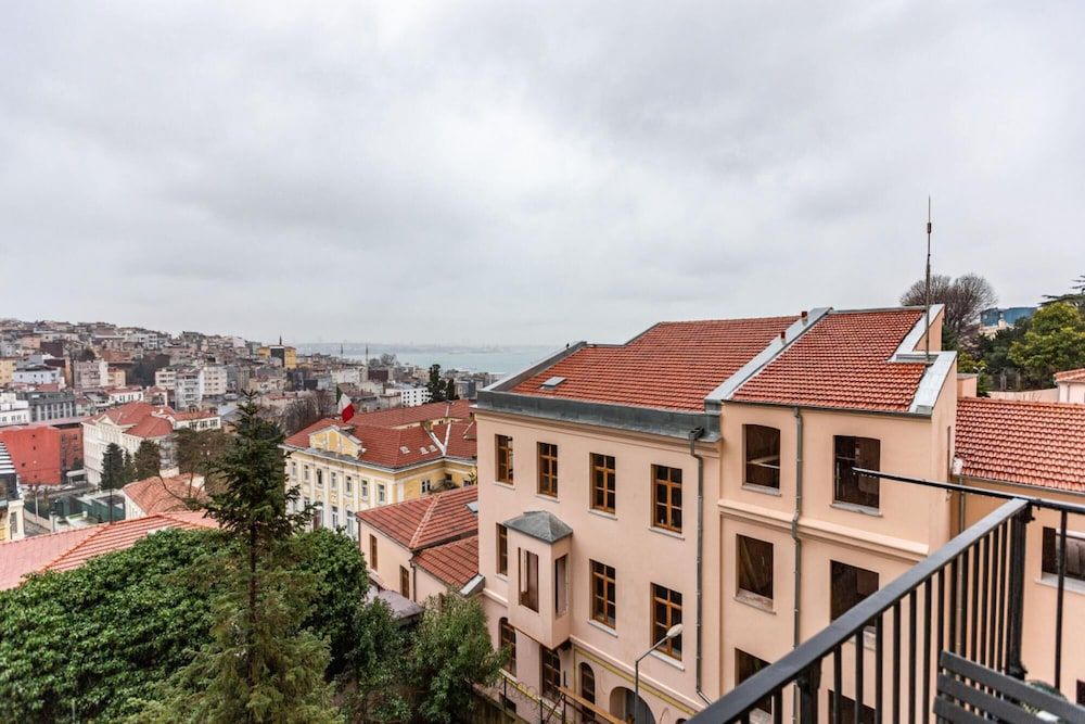 undefined Missafir Historical Flat With Sea View in Beyoglu 2