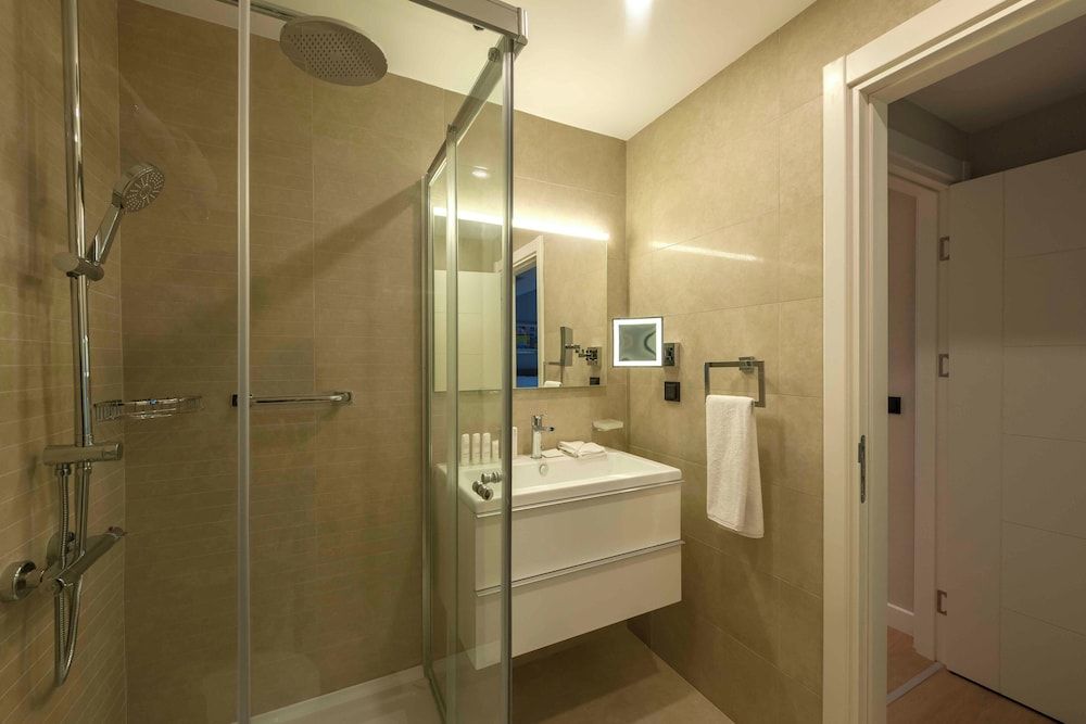Three Bedroom Superior Apartment with Terrace