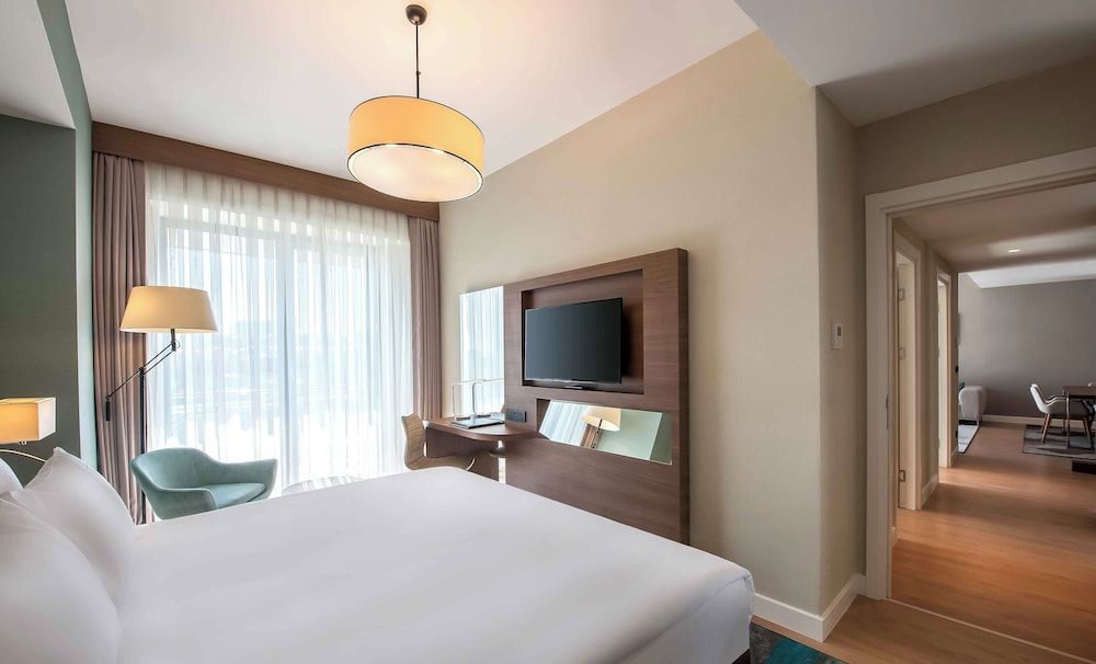 Three Bedroom Superior Apartment with Terrace