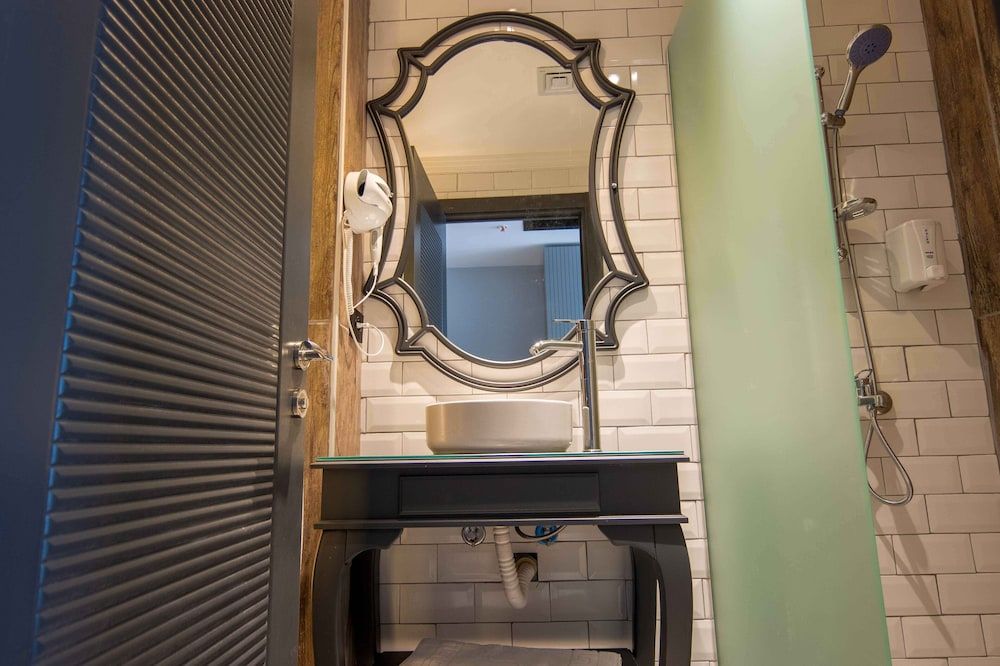 Sherlock Homes Hotels Economy Room 3