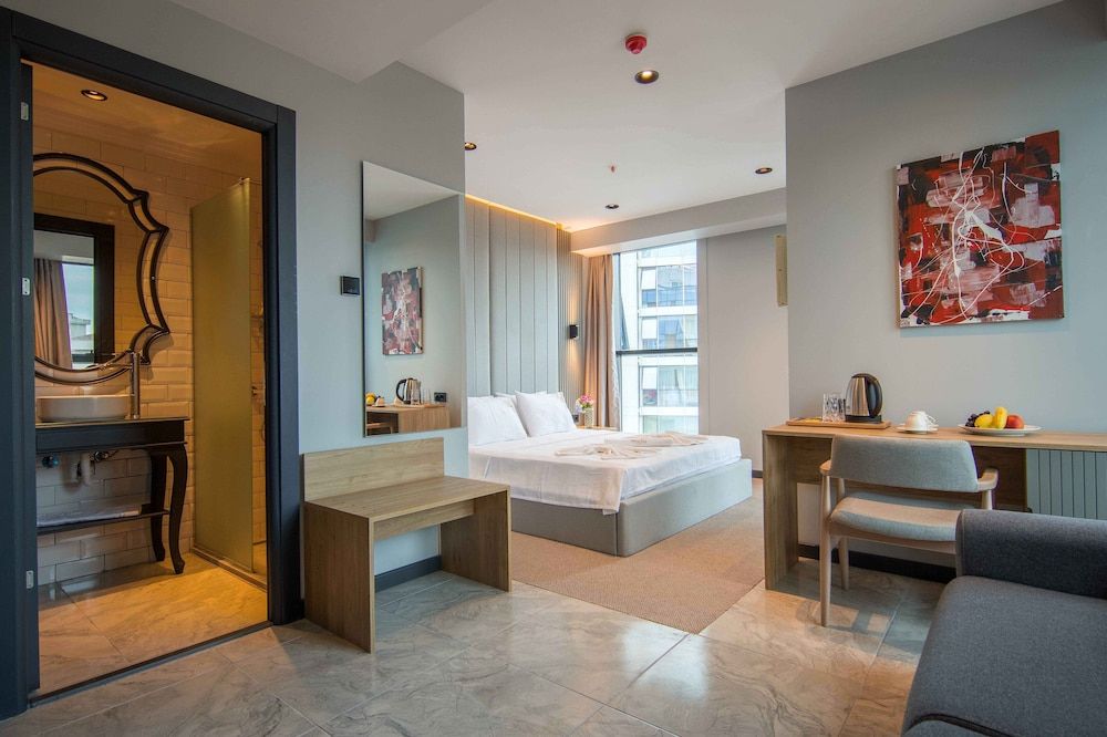 undefined Sherlock Homes Hotels 4