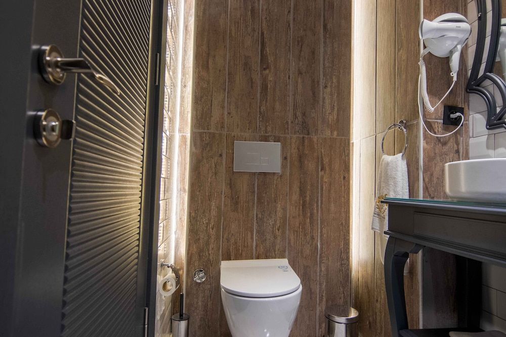 Sherlock Homes Hotels Economy Room 2