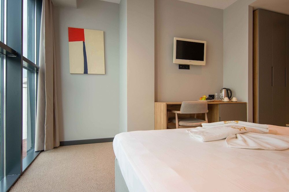 Sherlock Homes Hotels Economy Room 6