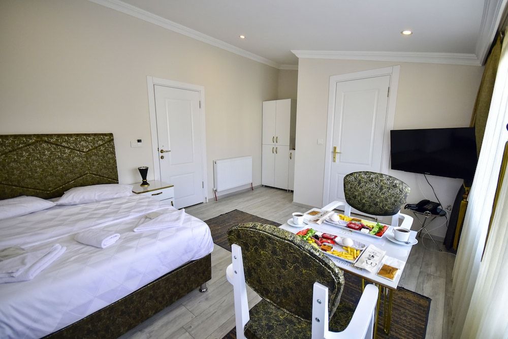 undefined Loca Suit Otel