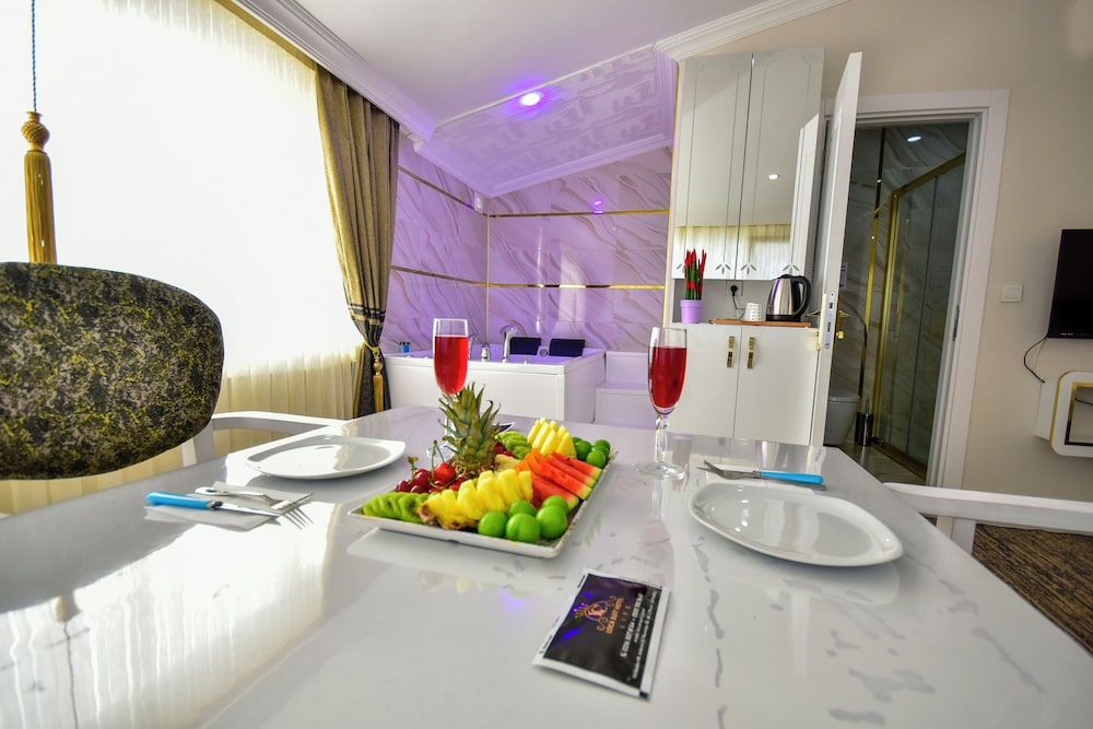 undefined Loca Suit Otel 10