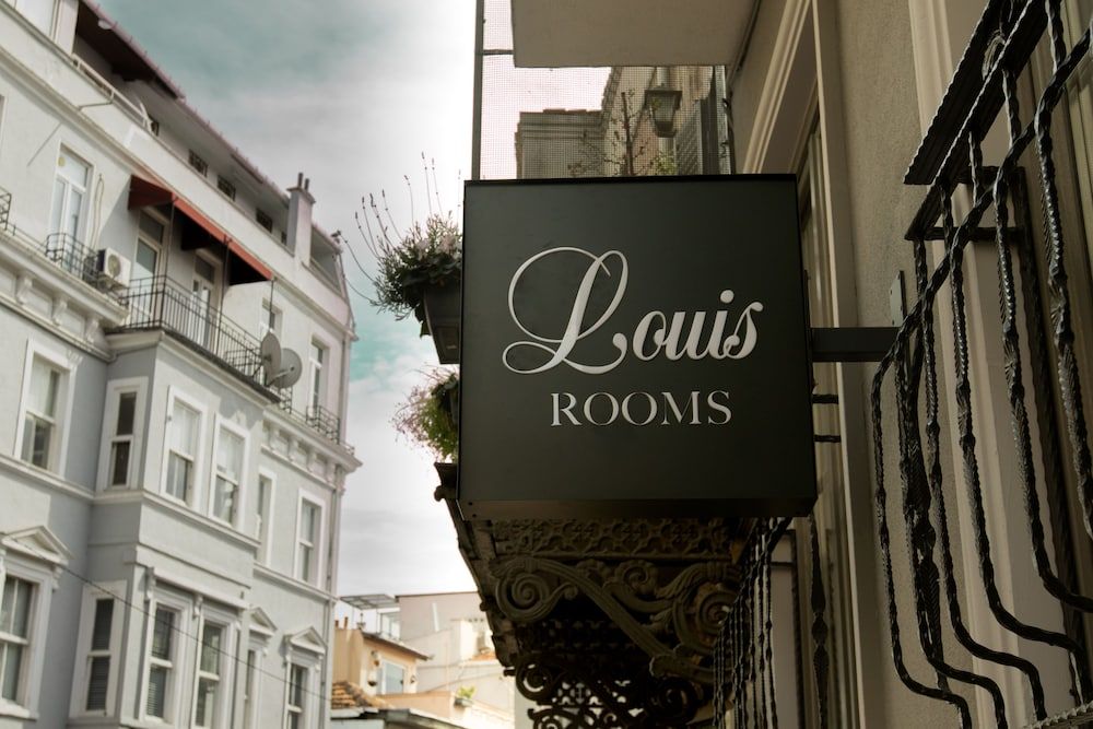 undefined Louis Rooms 5