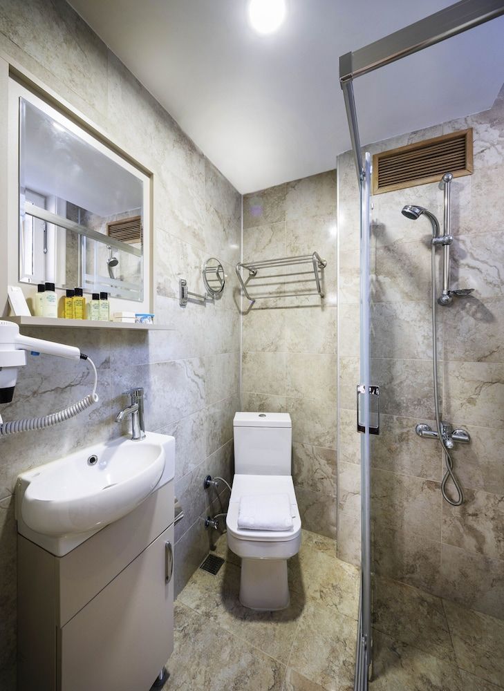 HOME QUALITY Economy Double or Twin Room (basement floor) 6