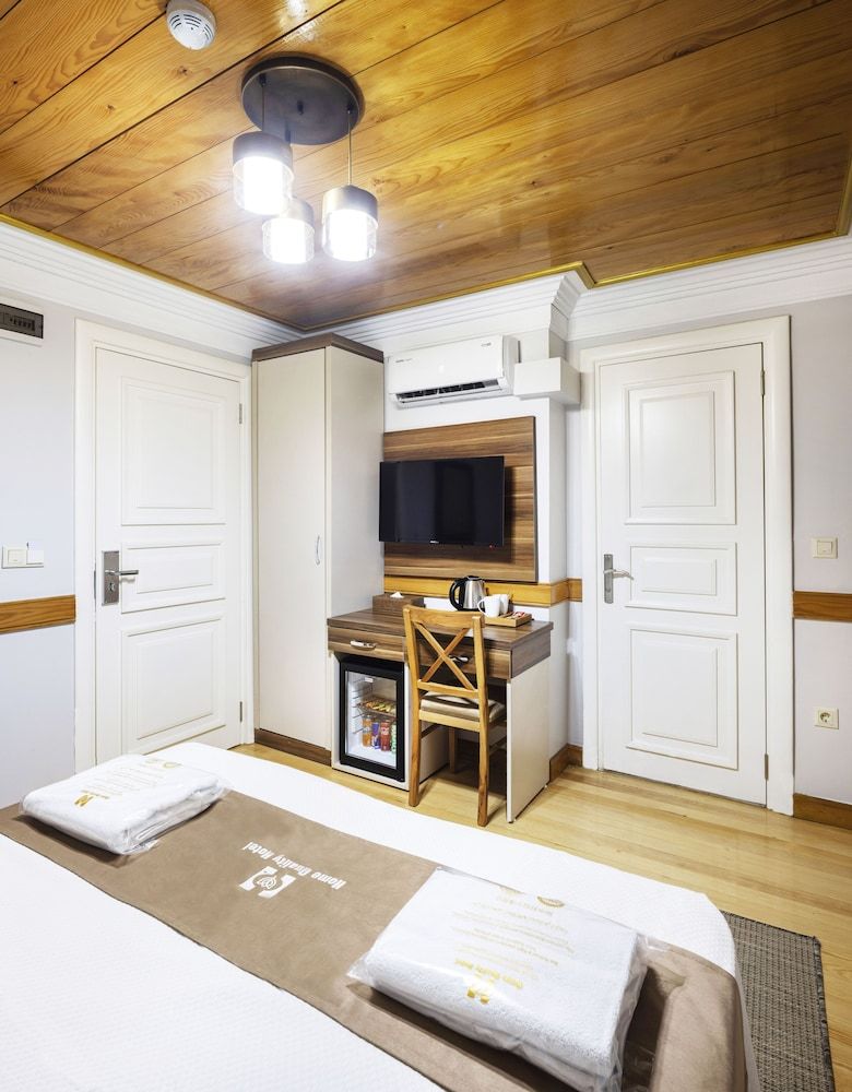 HOME QUALITY Economy Double or Twin Room (basement floor) 7