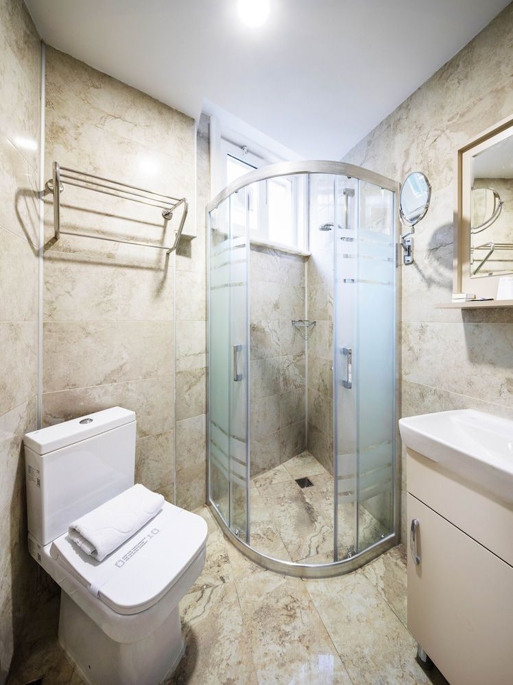 HOME QUALITY Economy Double or Twin Room (basement floor) 5