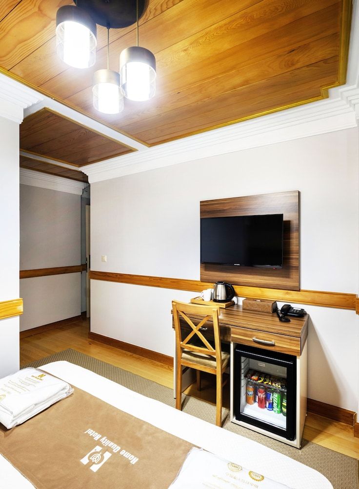 HOME QUALITY Economy Double or Twin Room (basement floor) 8