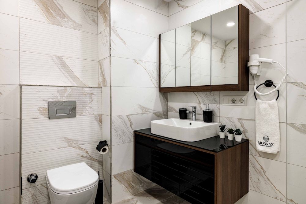 Monnas Suite Superior Condo 14