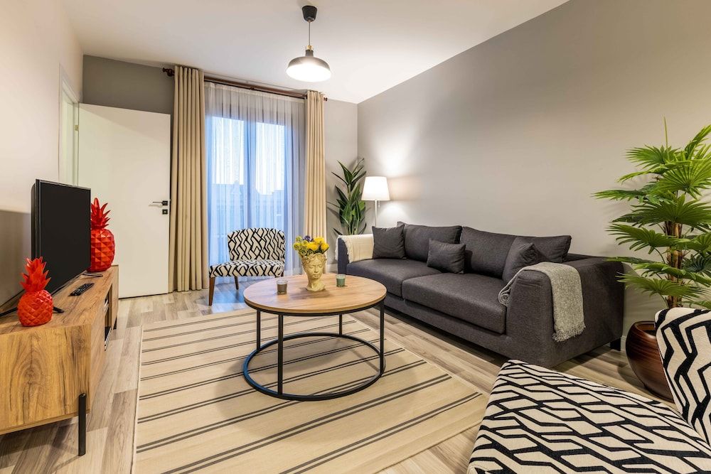 undefined Monnas Suite 5