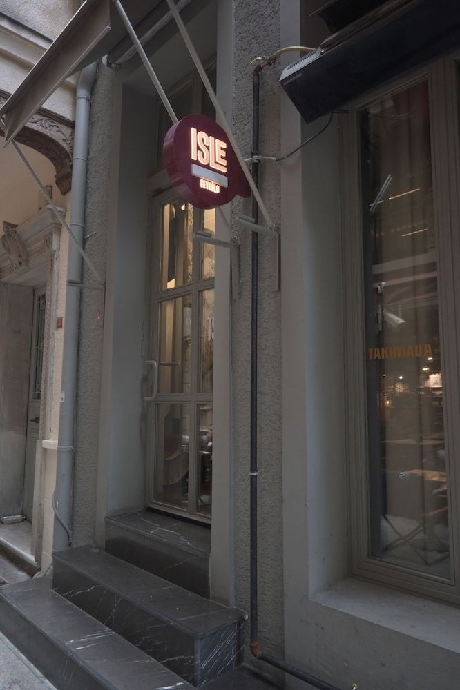 undefined Isle Otel 6