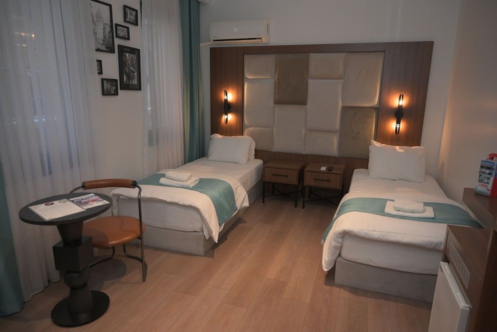 undefined Isle Otel 2