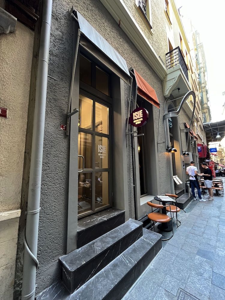 undefined Isle Otel 4