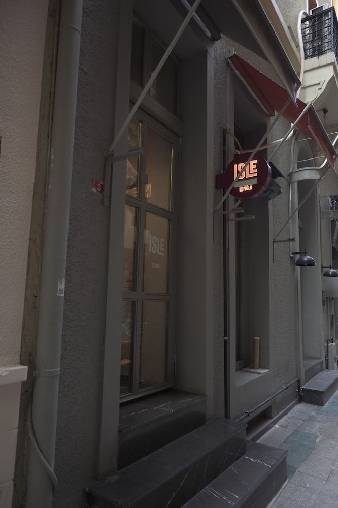 undefined Isle Otel 7