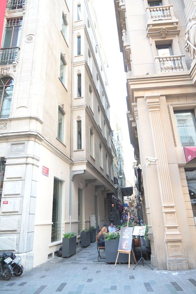 undefined Isle Otel 8