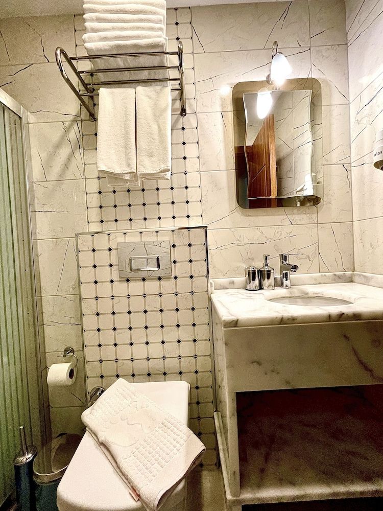 Zem Hotel Economy Triple Room 6