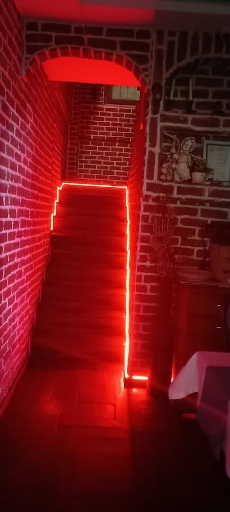 undefined Armis Hostel 9